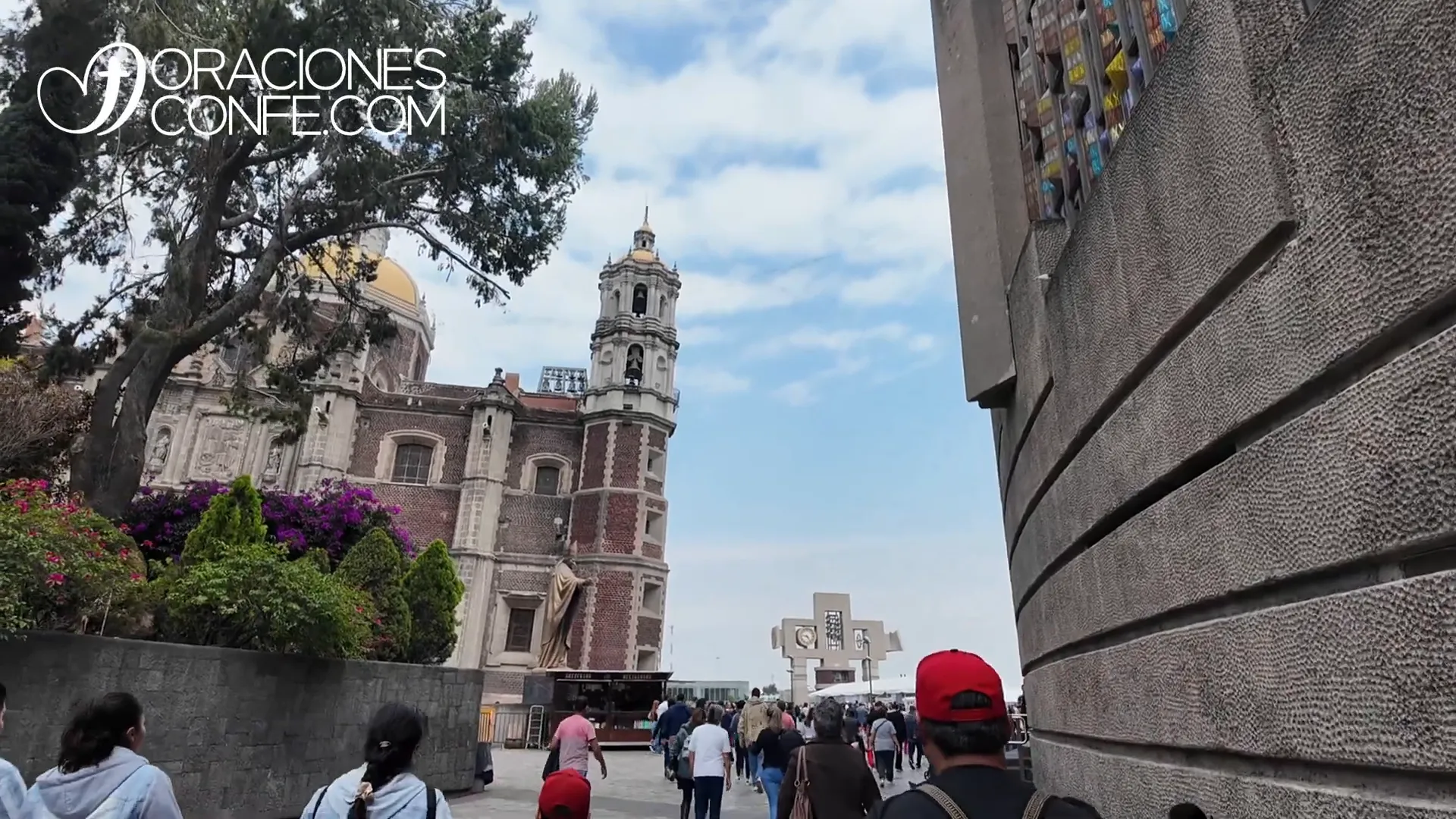 Vista exterior de la antigua Basílica de Guadalupe al atardecer